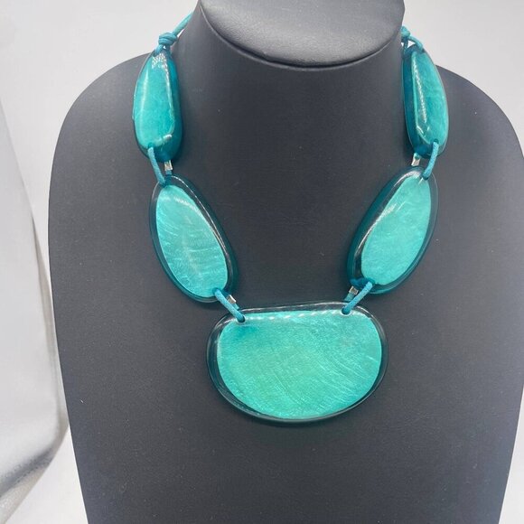 Teal Green Lucite? Panel Bib Necklace 18 to 21 In Boho Casual Beachy - Picture 2 of 6